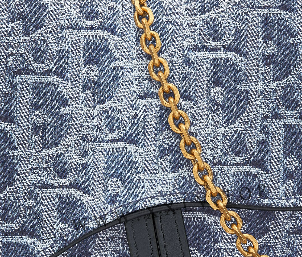 Medium Saddle Pouch with Chain - Image 2