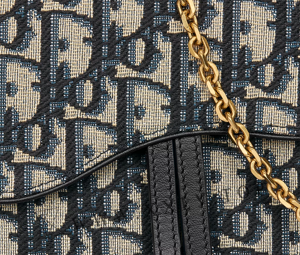 Medium Saddle Pouch with Chain - Image 2