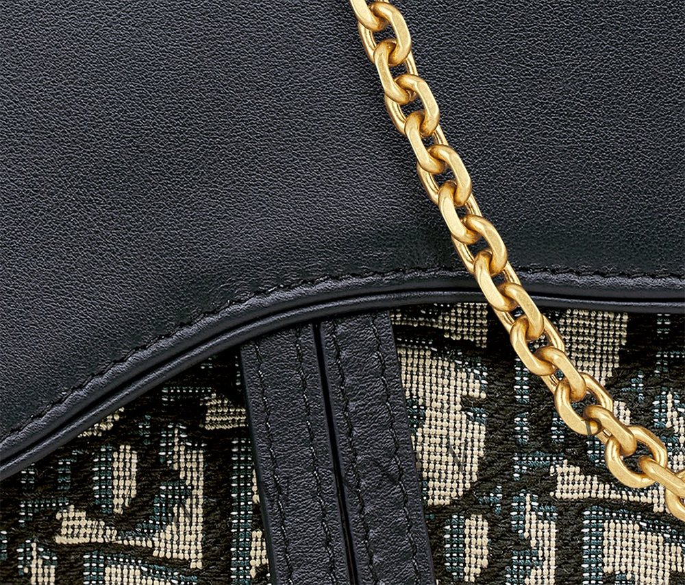 Medium Saddle Pouch with Chain - Image 2