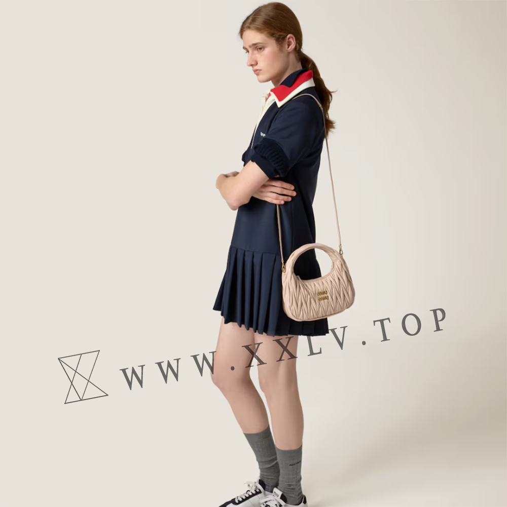 Wander matelassé nappa leather hobo bag - Image 5