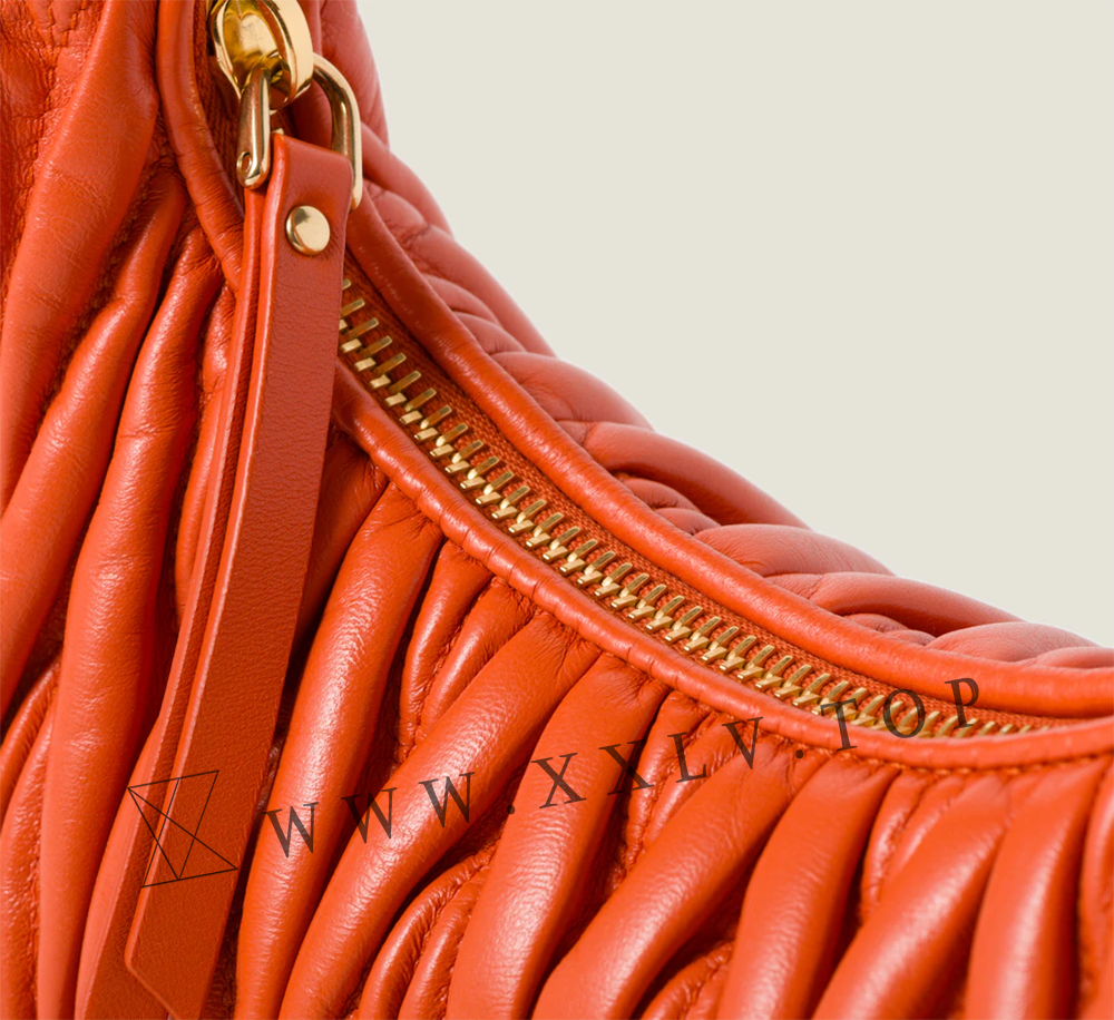 Wander matelassé nappa leather hobo bag - Image 2