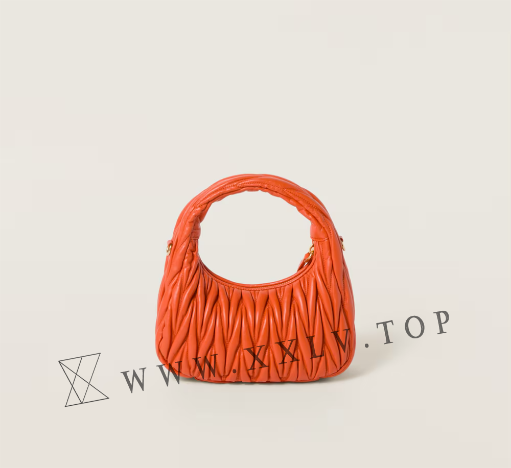 Wander matelassé nappa leather hobo bag - Image 4