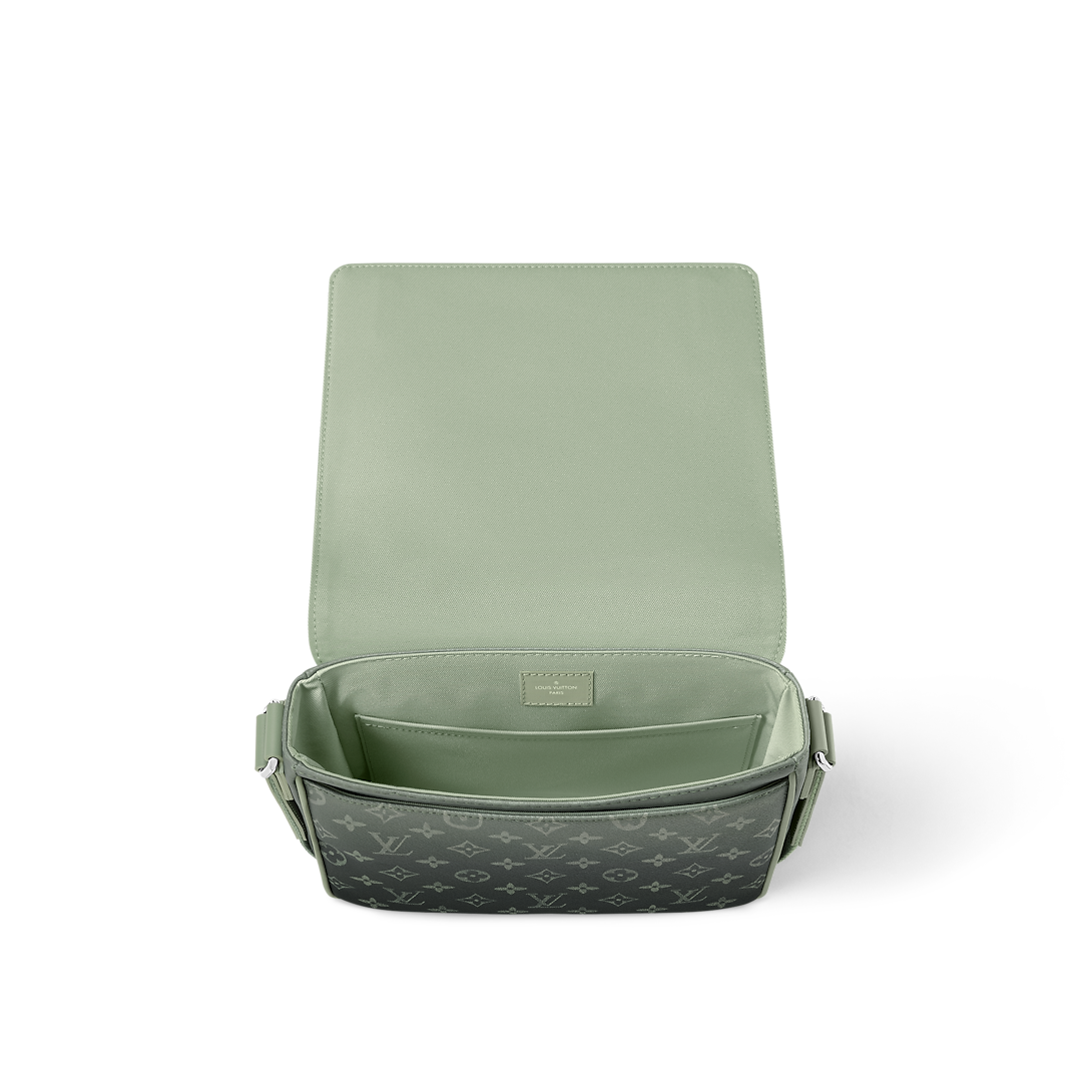 Louis Vuitton M11593 District PM - Image 2