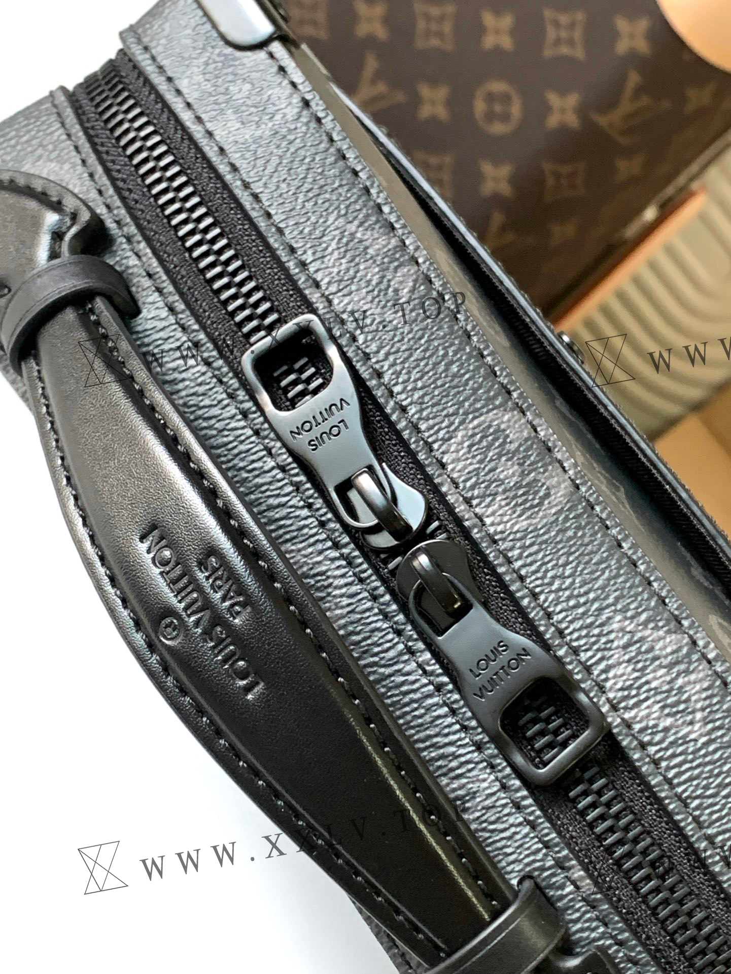 m49535 Handle Soft Trunk - Image 7