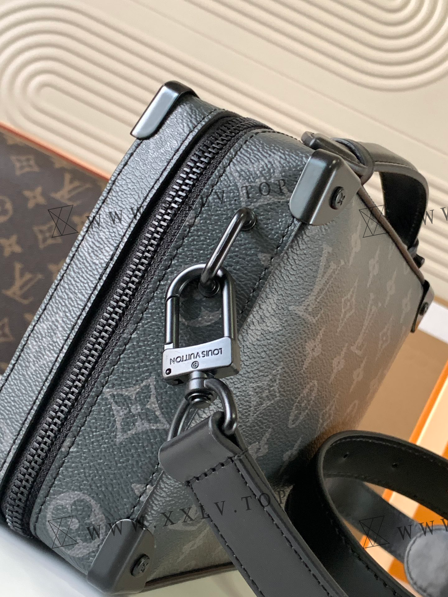 m49535 Handle Soft Trunk - Image 2
