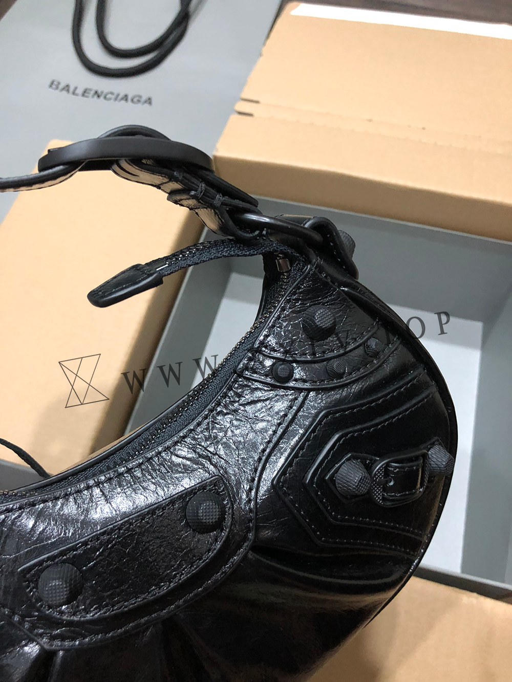 Women's Le Cagole Xs Shoulder Bag in Black - Image 3
