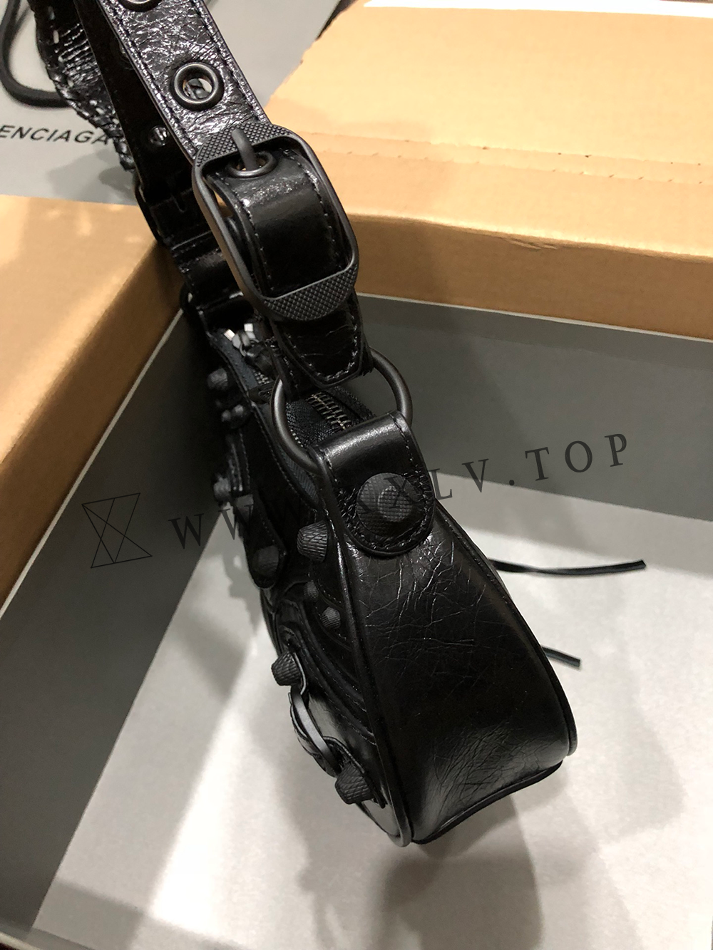 Women's Le Cagole Xs Shoulder Bag in Black - Image 10