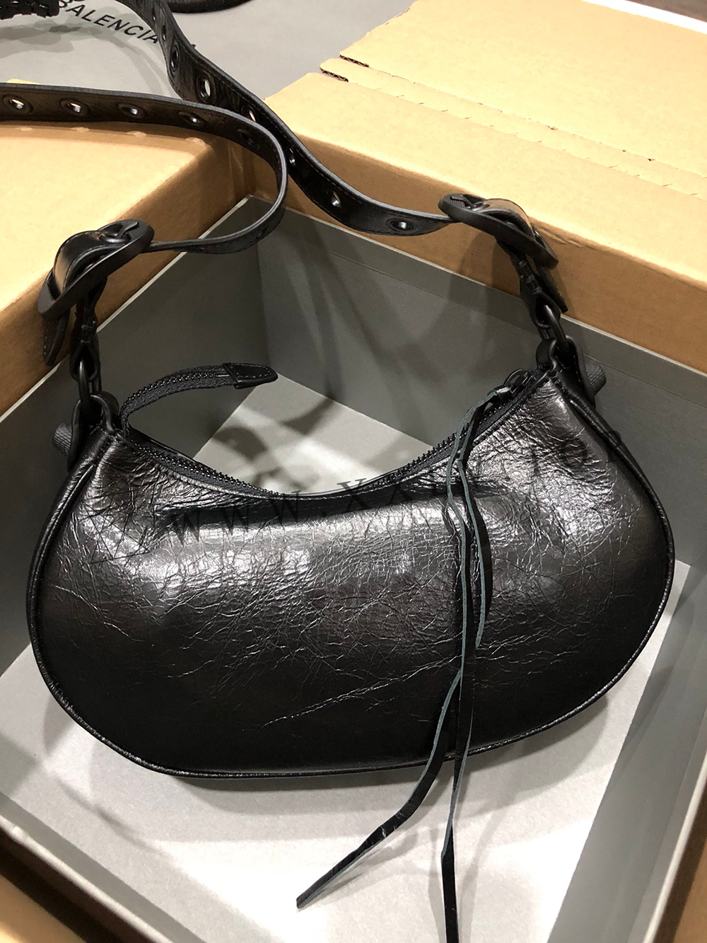 Women's Le Cagole Xs Shoulder Bag in Black - Image 4