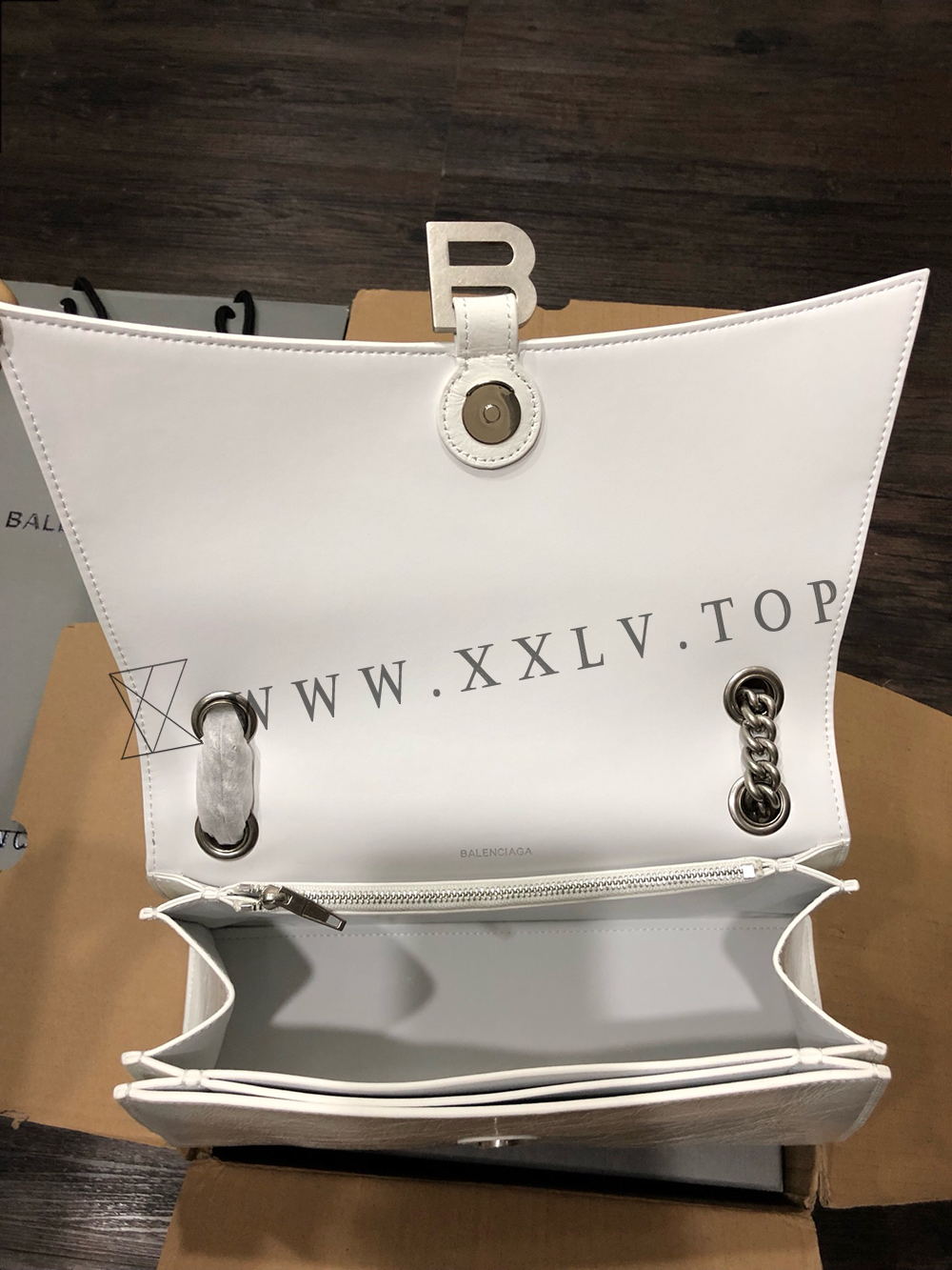 Women’s Crush Large Chain Bag in white - Image 2
