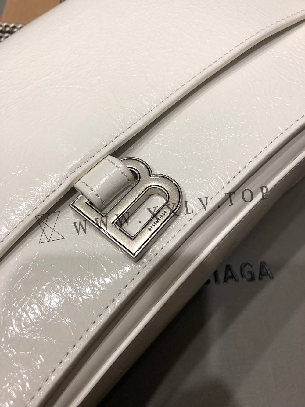 Women’s Crush Large Chain Bag in white - Image 3