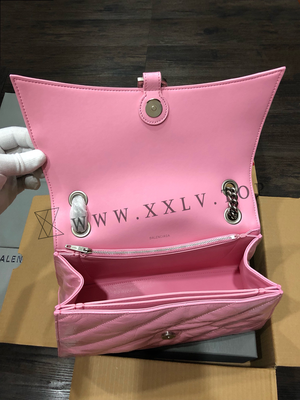 Women’s Crush Small Chain Bag Quilted in Optic pink - Image 4