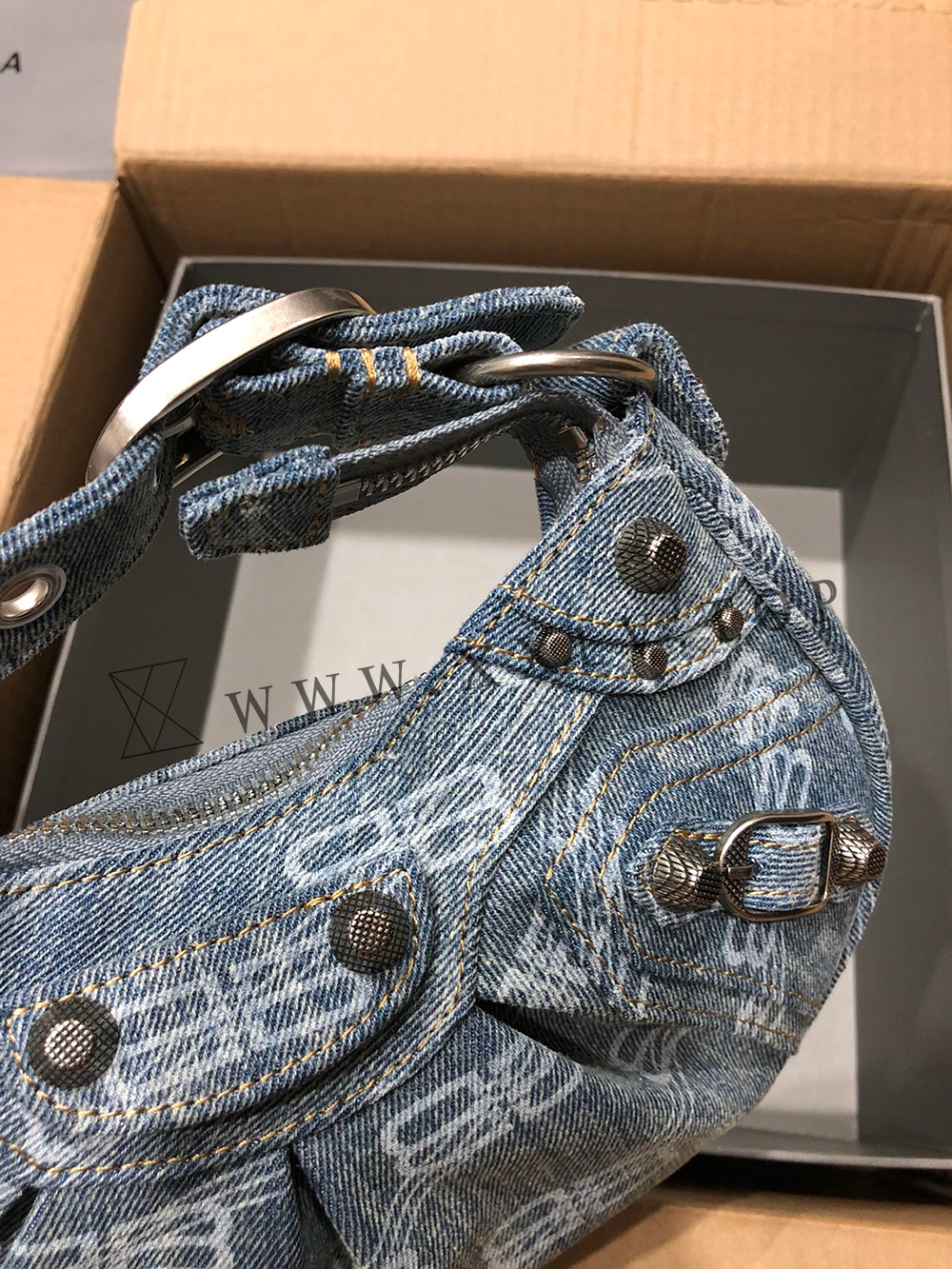 Women’s Le Cagole Xs Shoulder Bag - Image 2