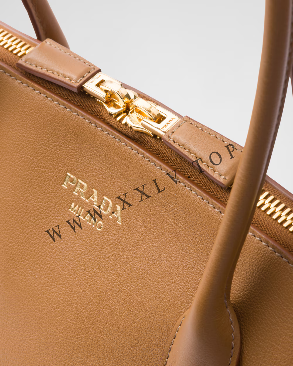 Large leather tote bag with zipper closure - Image 2