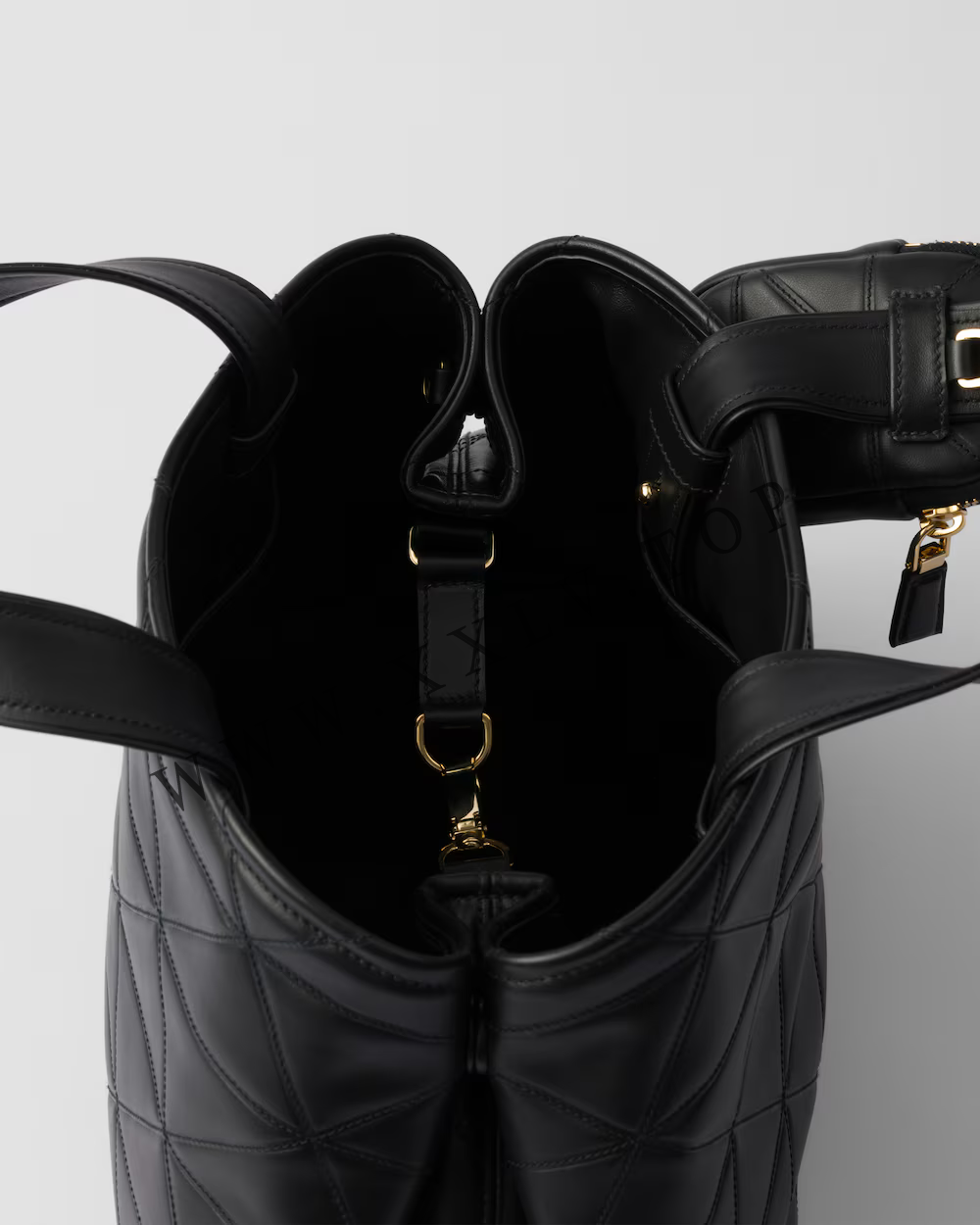 Medium leather tote bag with stitching - Image 2