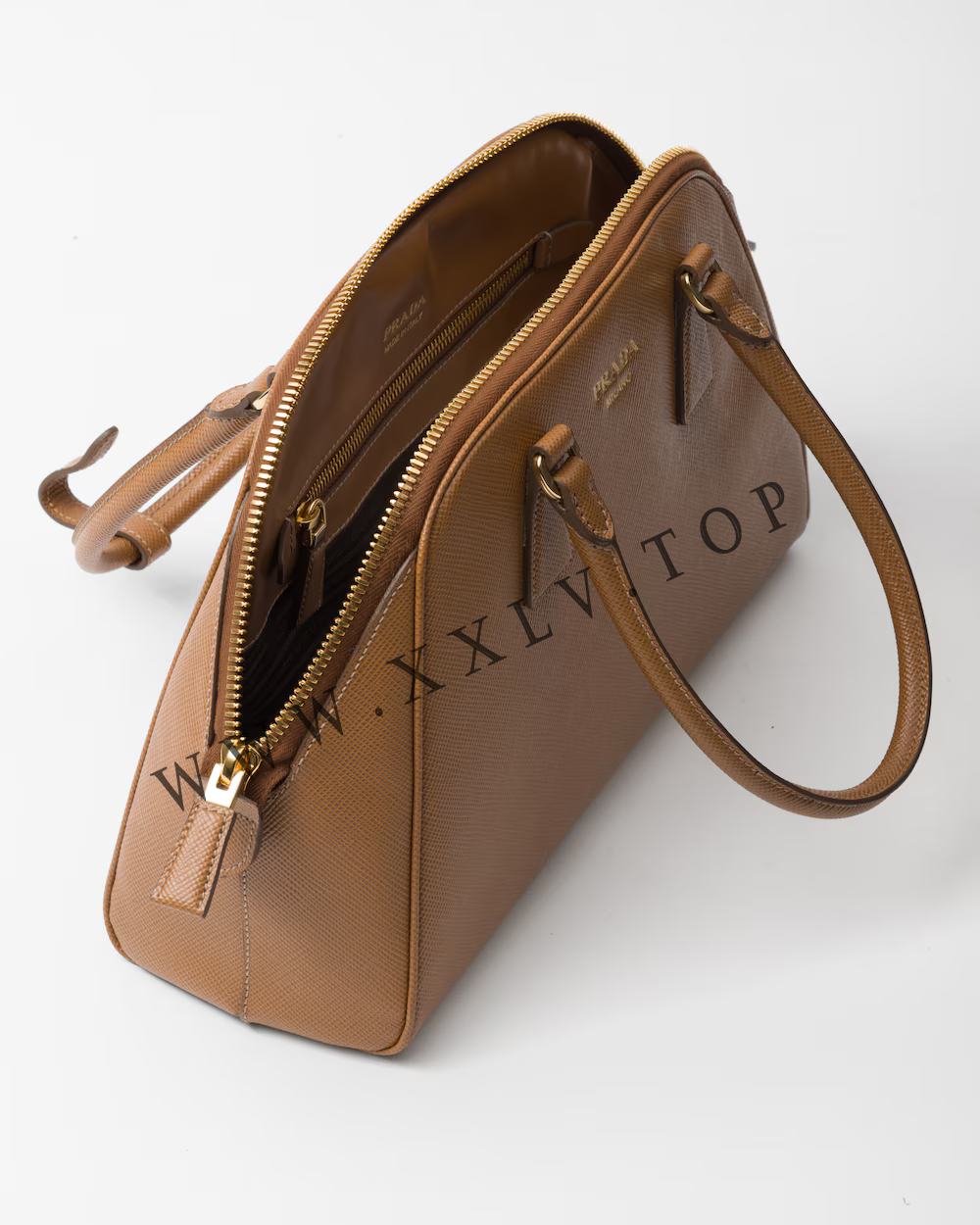 Medium Saffiano leather bag - Image 4