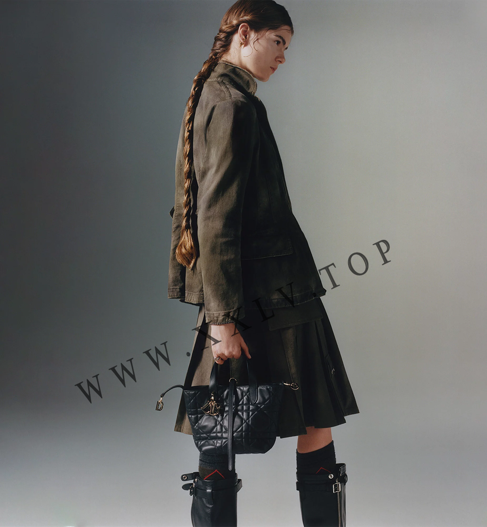 Small Dior Toujours Vertical Tote Bag - Image 2