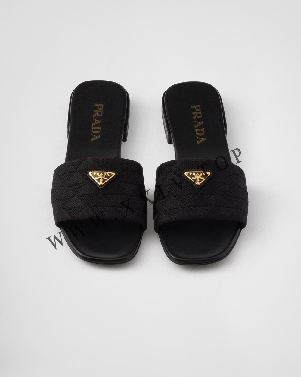 Embroidered fabric slides - Image 5