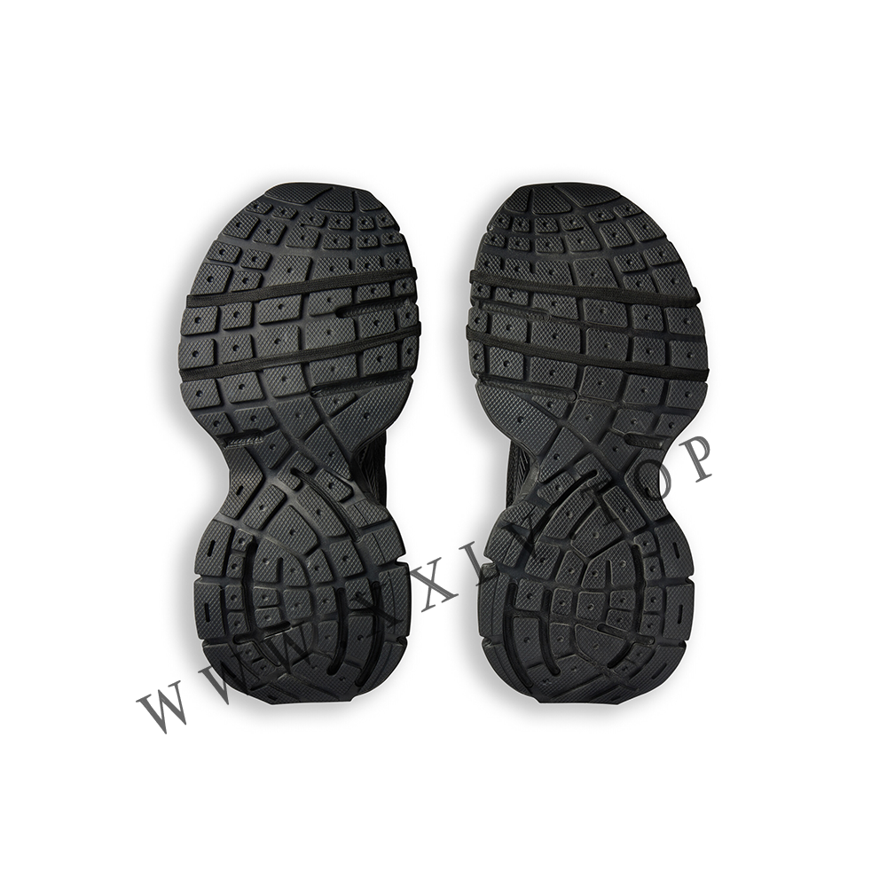 Women's 3xl Sneaker in Black - Image 2