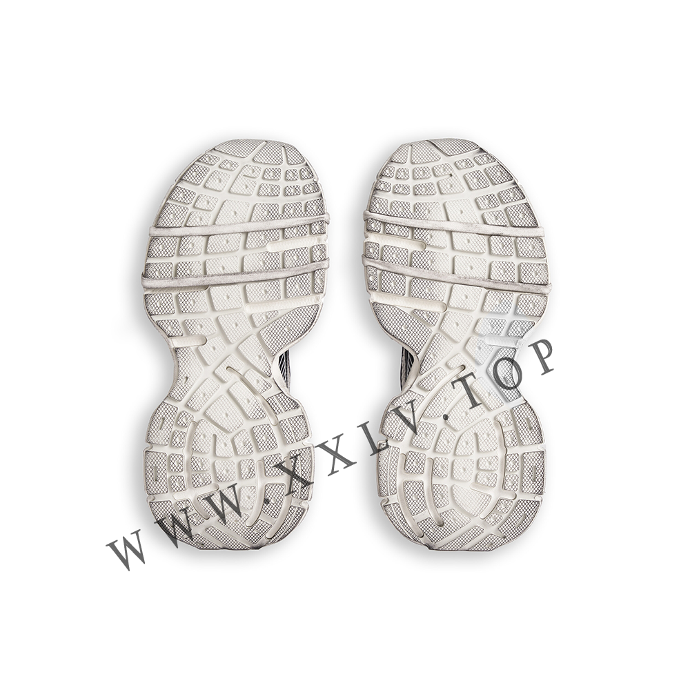 Women's 3xl Sneaker in White/black - Image 4