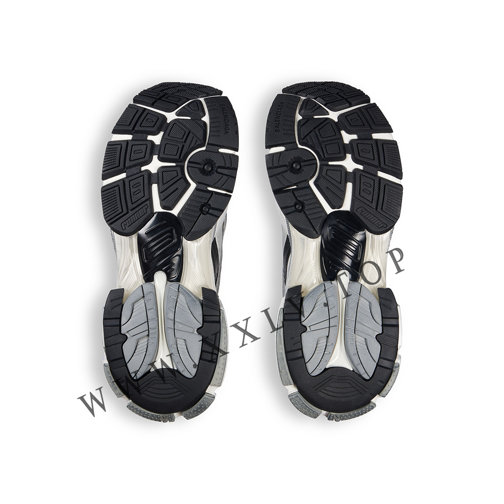 Women's Runner Sneaker in Grey - Image 4