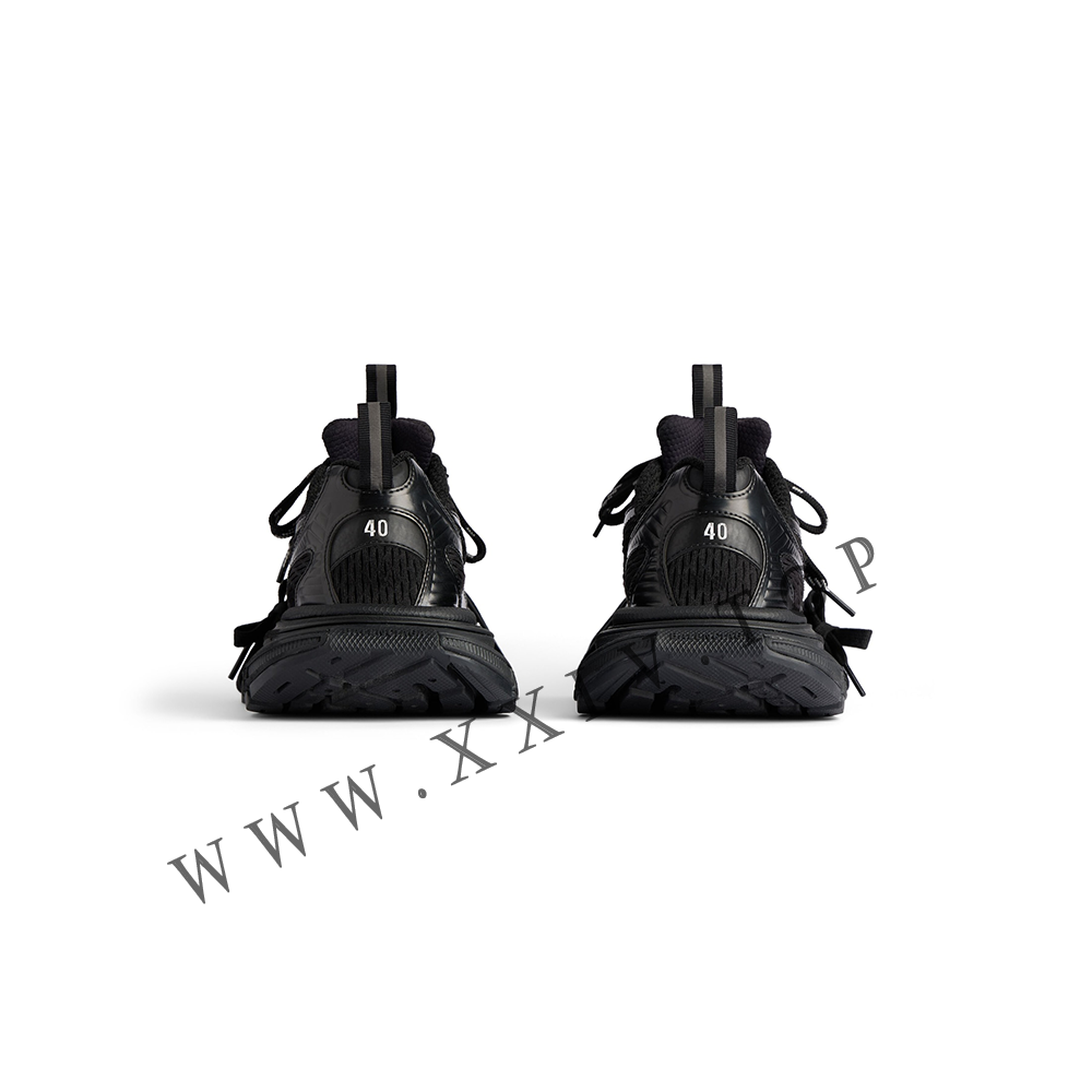 Women's 3xl Sneaker in Black - Image 4