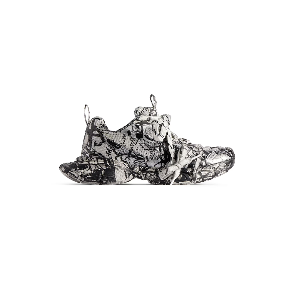 Women's 3xl Extreme Graffiti Sneaker in White/black
