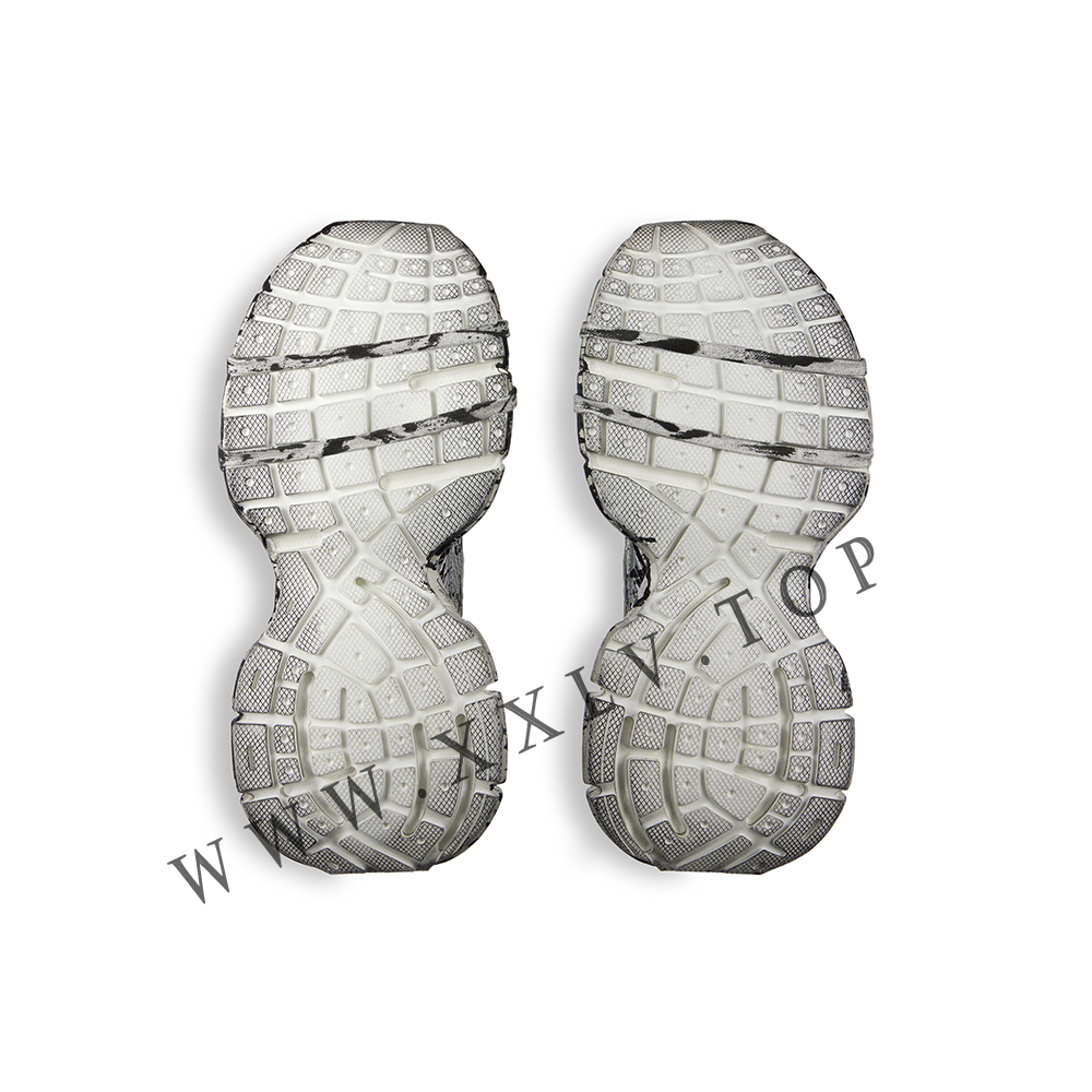 Women's 3xl Extreme Graffiti Sneaker in White/black - Image 5