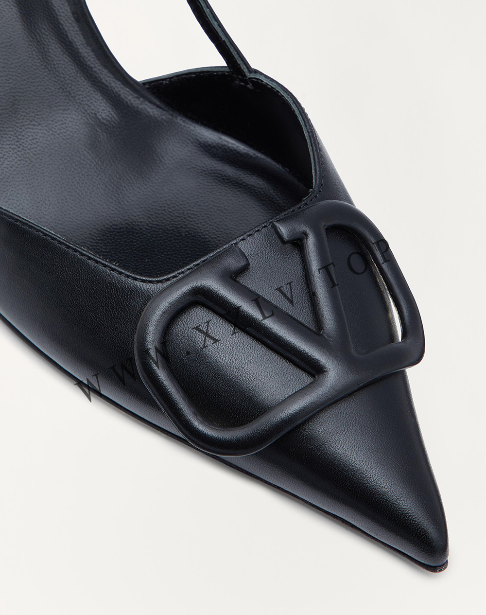 VLOGO SIGNATURE CALFSKIN SLINGBACK PUMP 80 MM / 3.15 IN. - Image 4