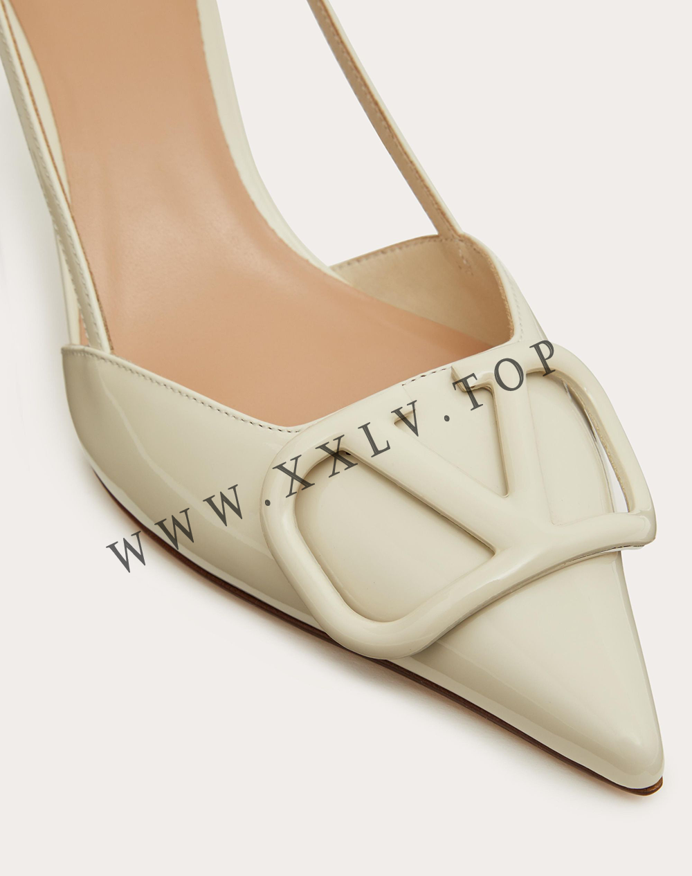 VLOGO SIGNATURE PATENT LEATHER SLINGBACK PUMP 80MM / 3.15 IN. - Image 4