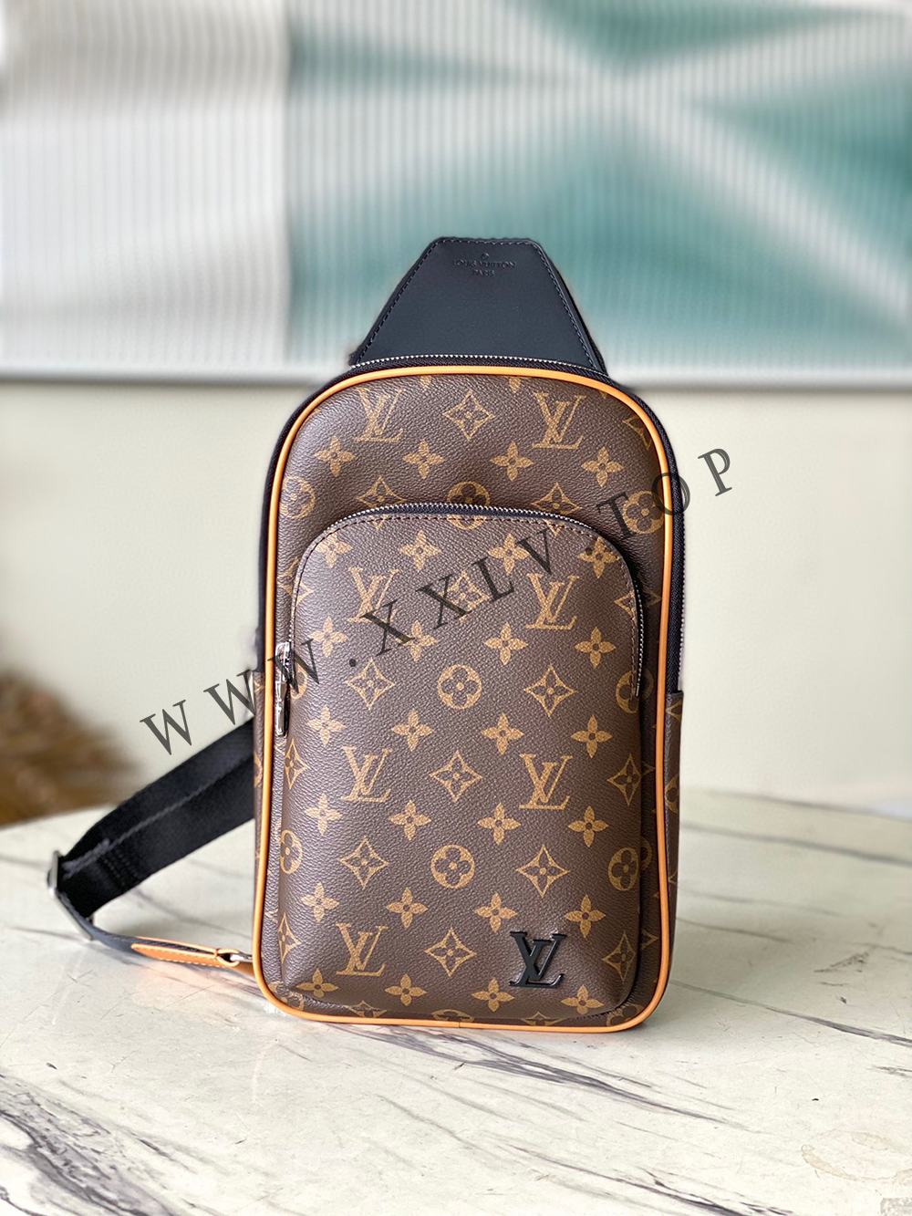 M12869 M47137 N45302 N00086 M30951 Avenue Slingbag - Image 4