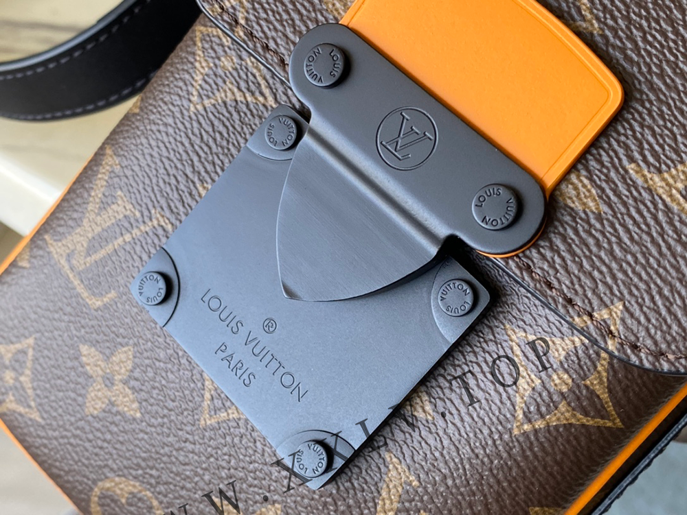 M82252 S-Lock Vertical Wearable Wallet - Image 2