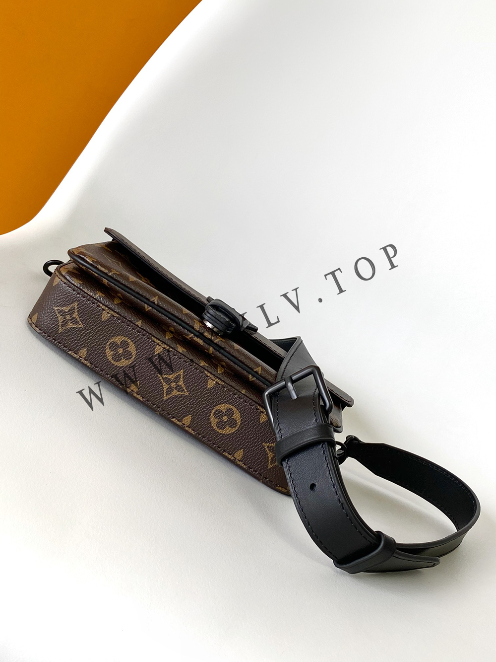 M83567 Montsouris Wearable Wallet - Image 4