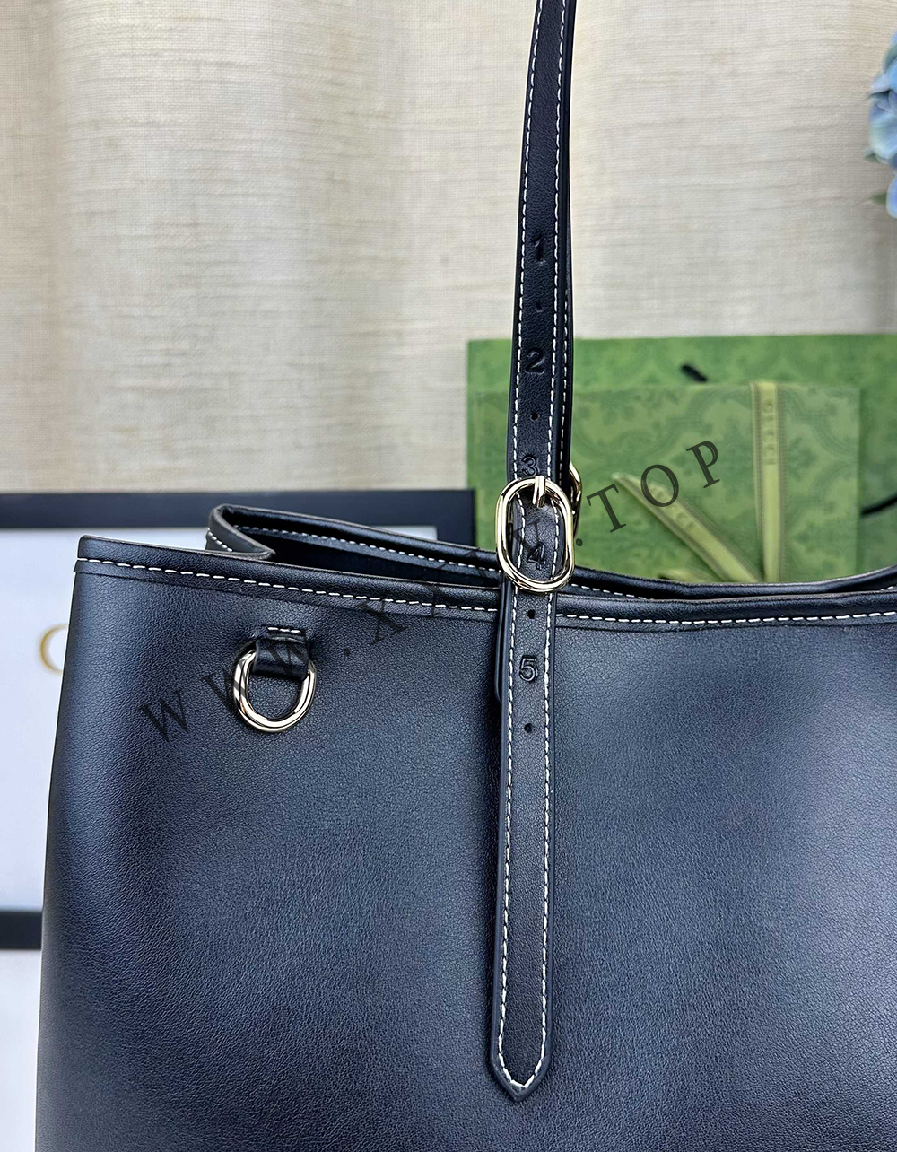 GG Emblem large tote bag 815213 Cow leather - Image 6