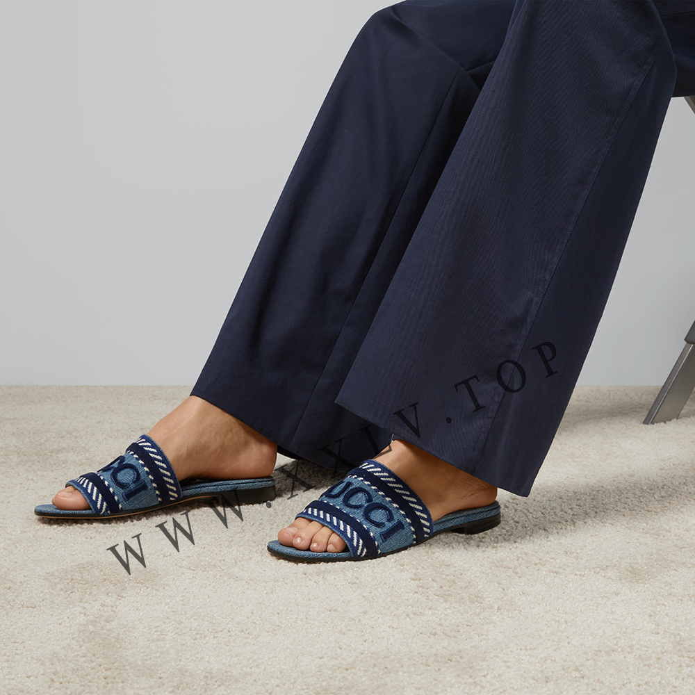 Women's slide sandal with Gucci script - Image 2