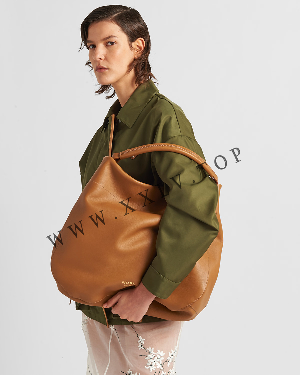 Large leather shoulder bag - Image 3