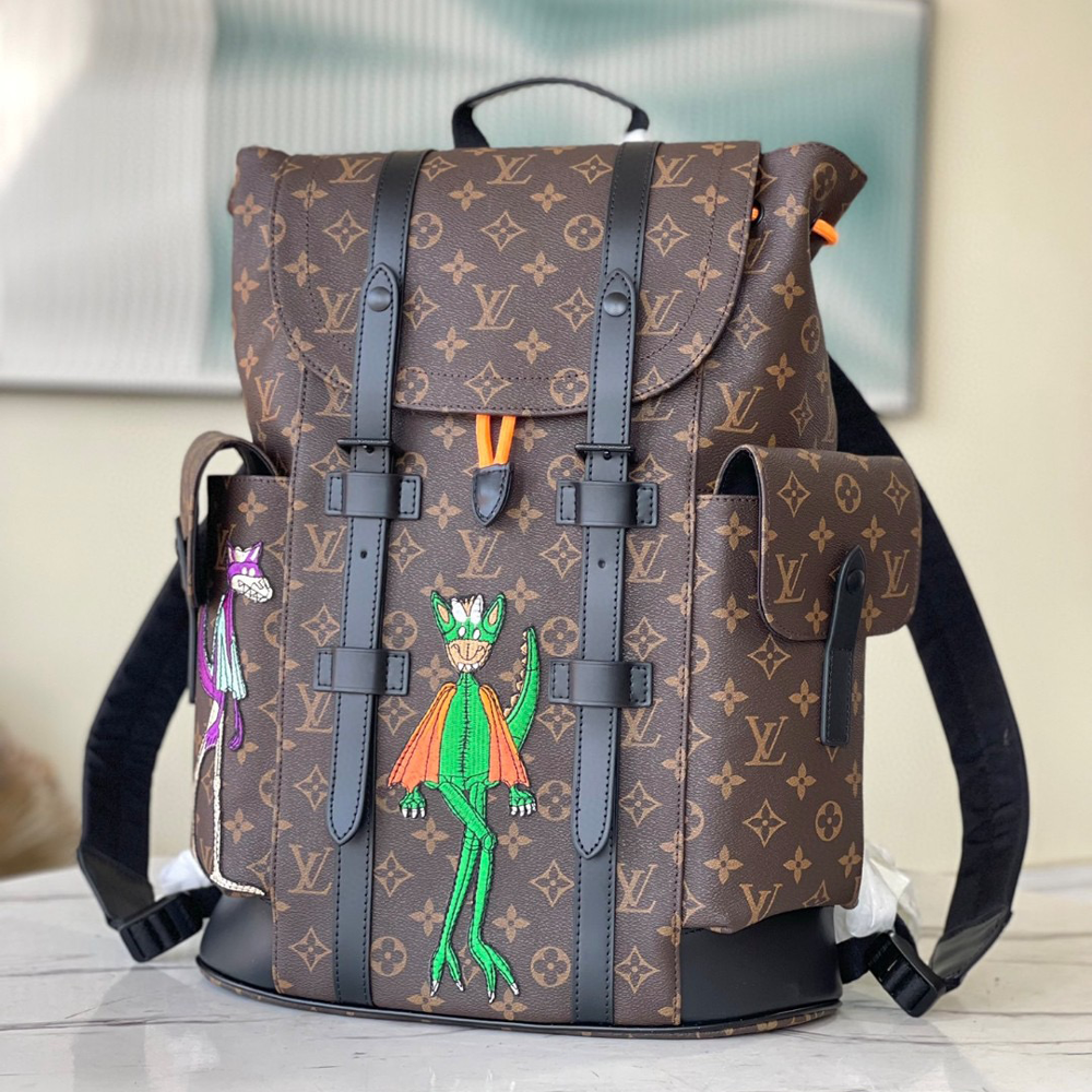 M45617 backpack Dimensions: 41 x 47 x 13 cm