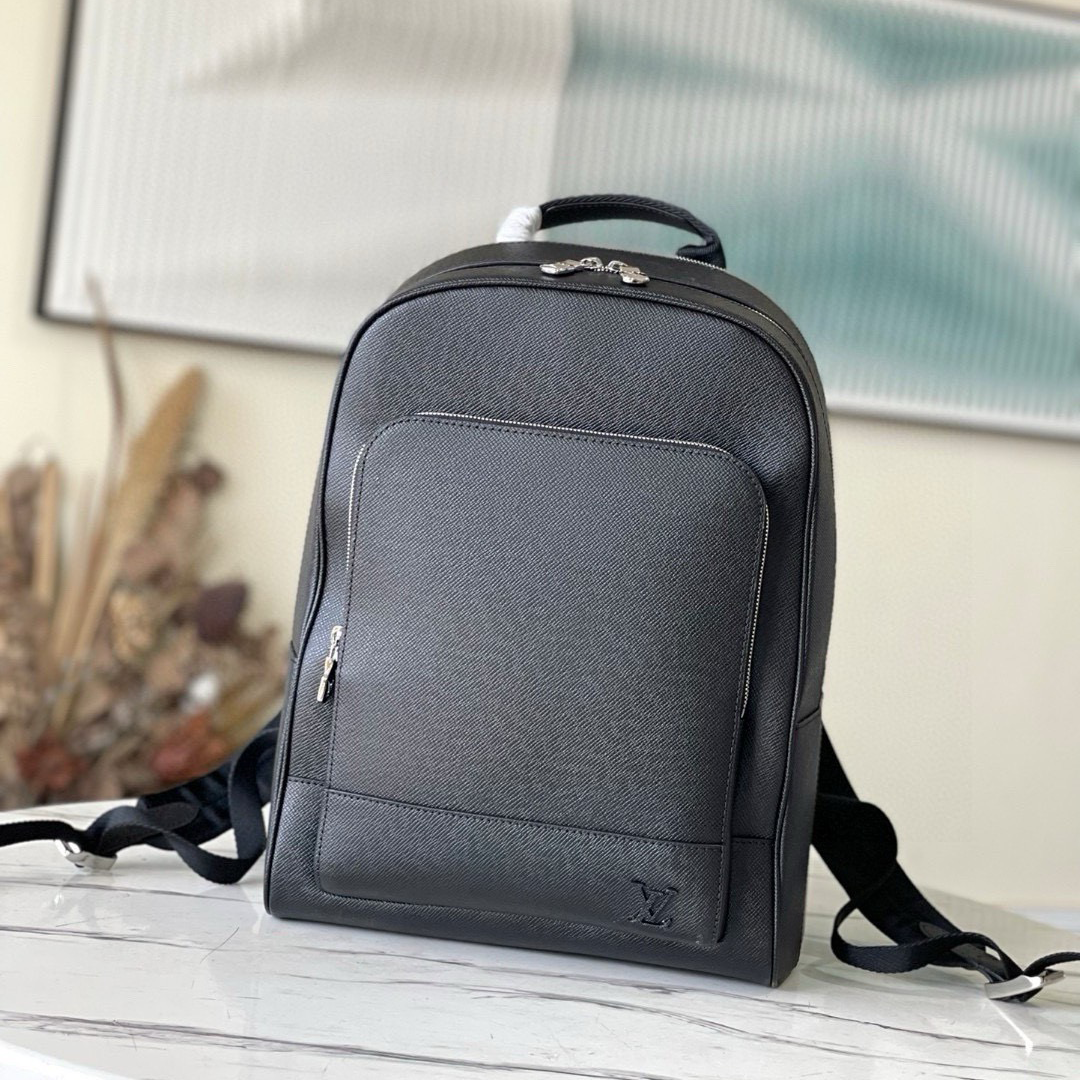 M30857 backpack Dimensions: 31 x 39 x 14 cm