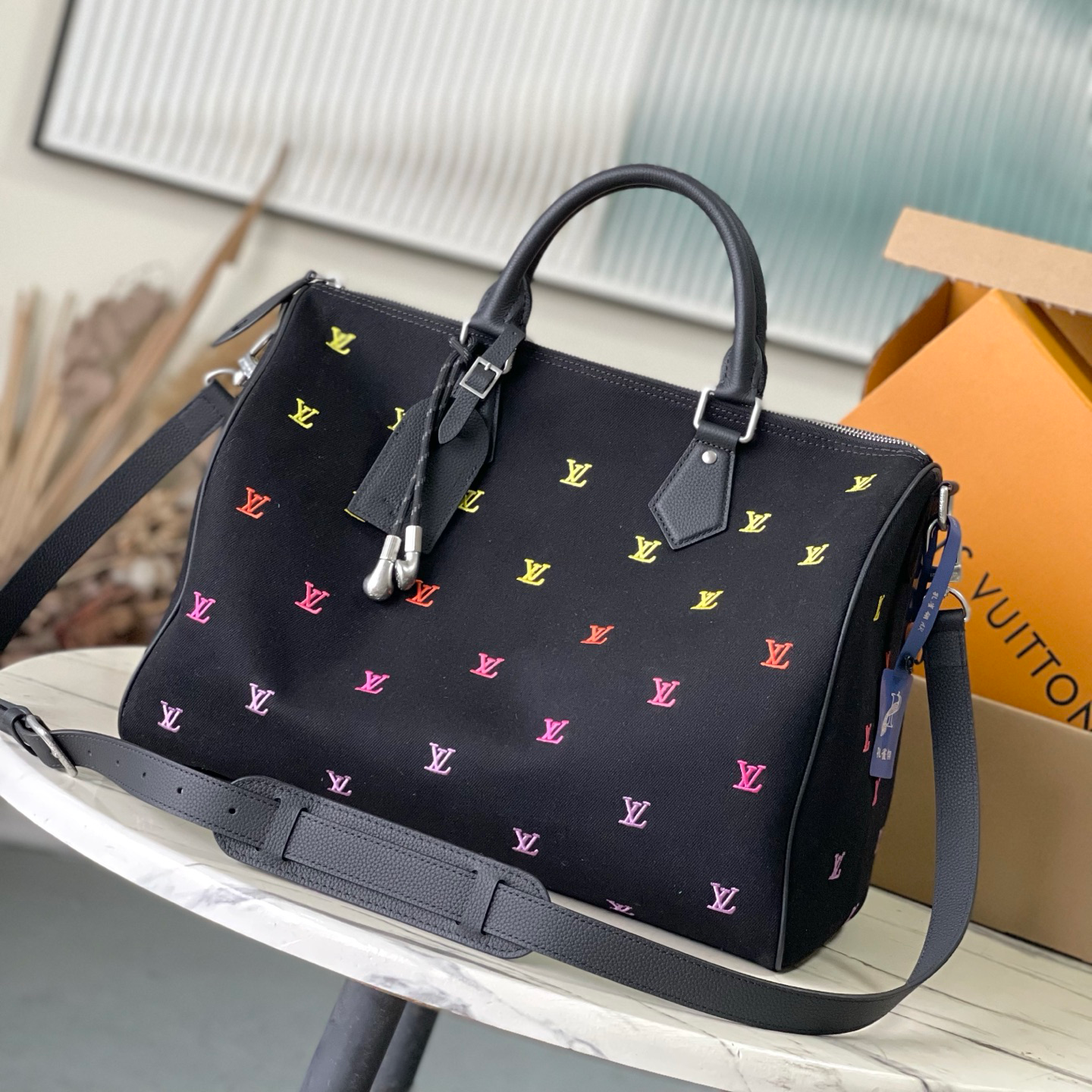 M14136 Speedy 40 Bandoulière Dimensions: 40 x 26 x 23 cm
