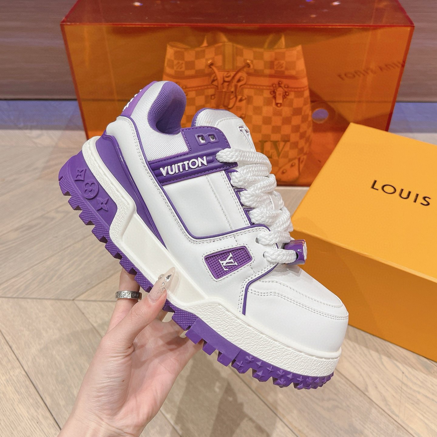 lv sneaker genderless