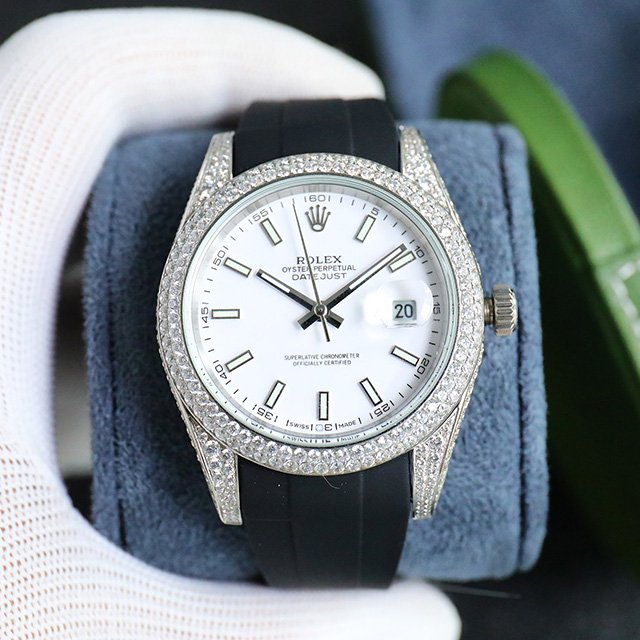 rolex journal 41mm calibre 3255 over 800 diamonds