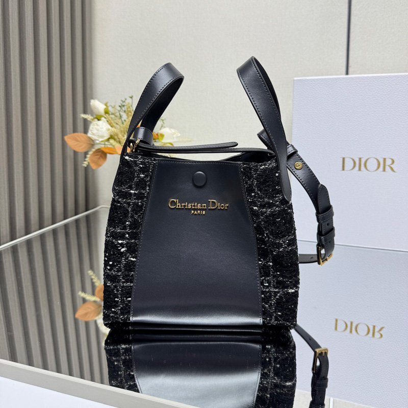 small signature bucket bag