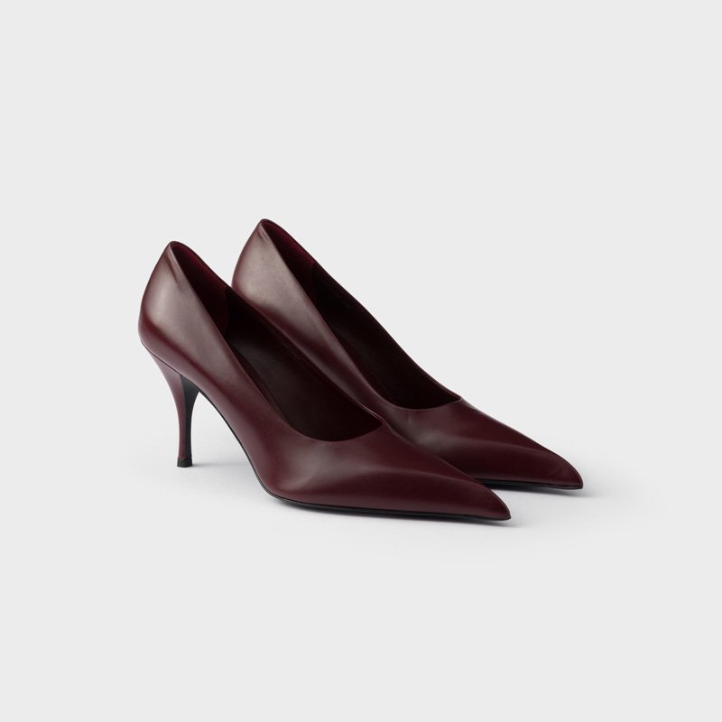 Leather pumps
