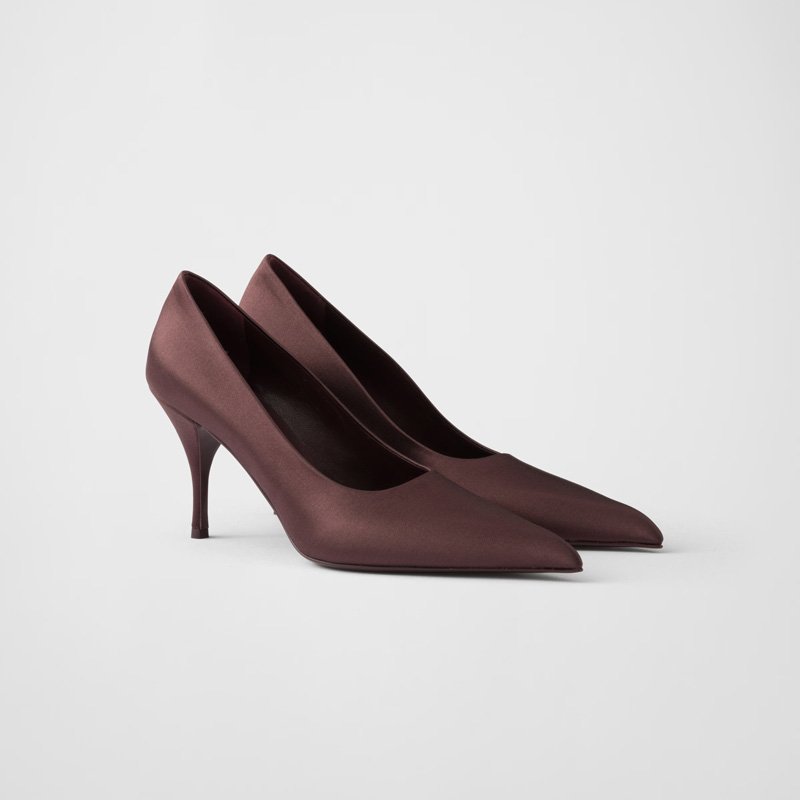 Leather pumps